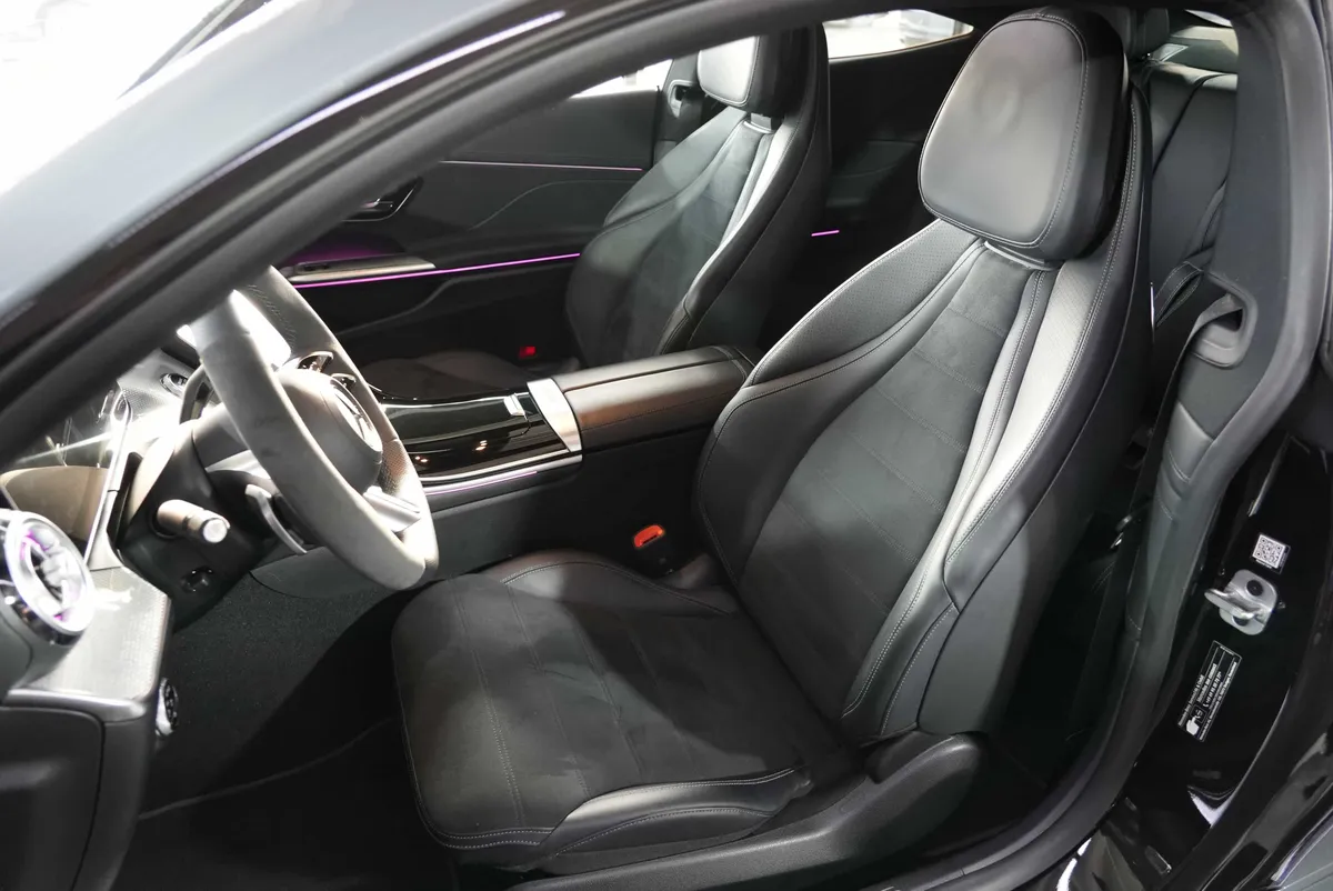 Mercedes-Benz CLE 300 4Matic AMG Line Premium - Image 13