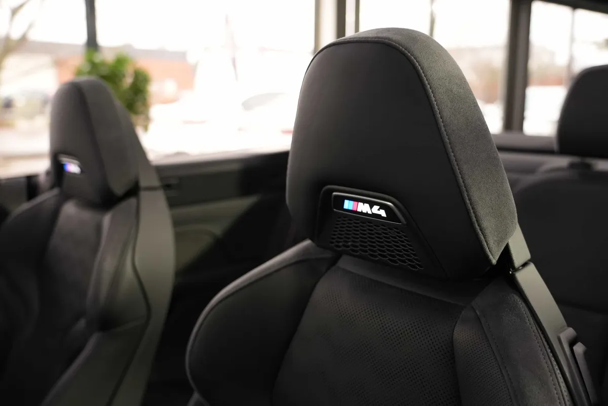 BMW M4 Competition Cabrio xDrive - Image 12