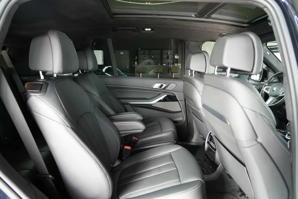 BMW X7 M50i - Image 16