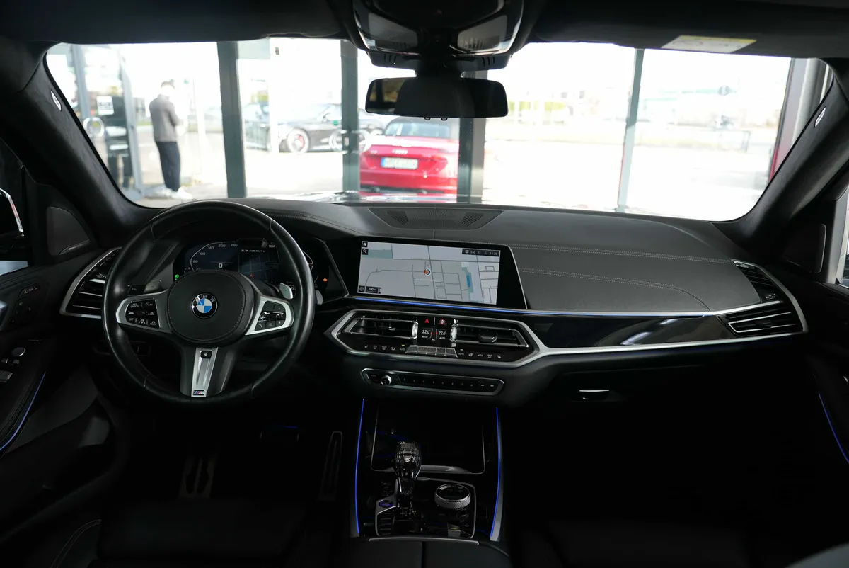 BMW X7 M50i - Image 22