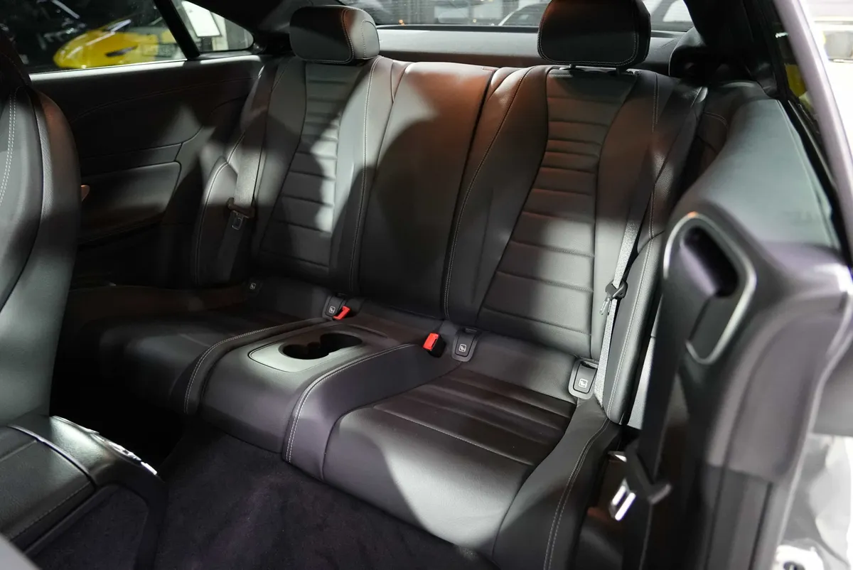 Mercedes-Benz E 450 Coupé 4Matic AMG Line - Image 12